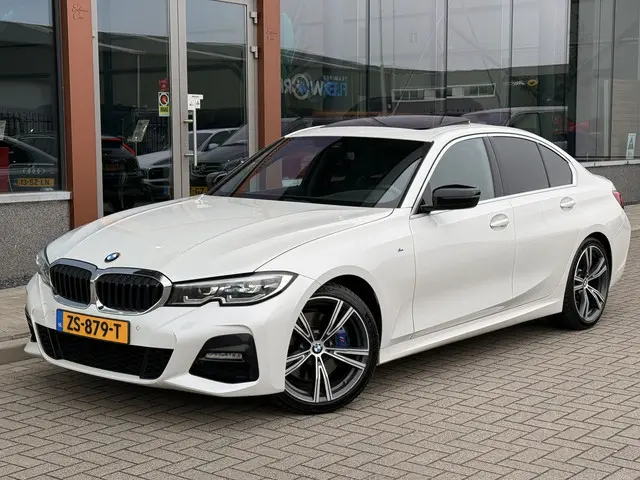 BMW 3-serie 320i M-Sport | Schuif/Kantel | Harman / Kardon | Leder | Head-Up | Parelmoer Wit