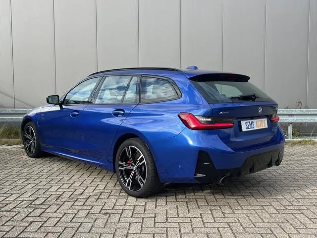 BMW 3-serie Touring 330e xDrive M-Sport Pano / Trekhaak / Sfeerverlichting