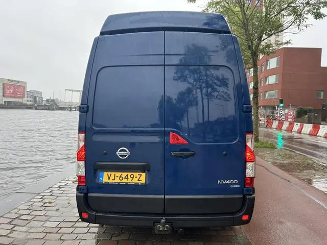 Nissan NV400