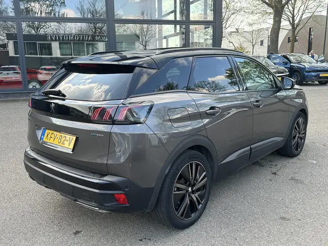 Peugeot 3008 1.6 HYbrid 225 GT Pack Business PANO | BLACK PACK | CAMERA | CRUISE CONTROL ADAPTIEF DO...