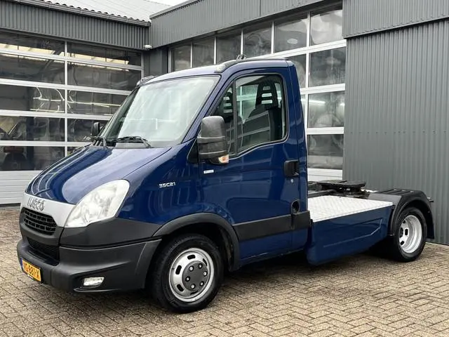 Iveco Daily 35C21 Be-trekker 6.9 Ton trekgewicht Airco Cruise controle Telefoonverbinding 3-Persoons...