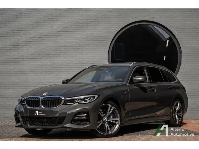 BMW 3-serie Touring 330e xDrive High Executive M-sport, panoramadak, sportstoelen, stoelverwarming,...