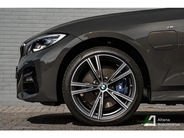 BMW 3-serie Touring 330e xDrive High Executive M-sport, panoramadak, sportstoelen, stoelverwarming,...