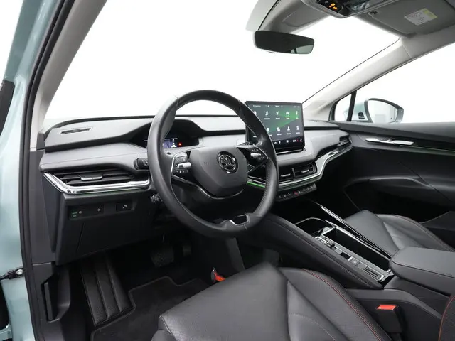 Skoda Enyaq iV 60 179 pk | Warmtepomp | Trekhaak | Leder | Geheugenstoel | 360 Camera | Stuur-/stoel...