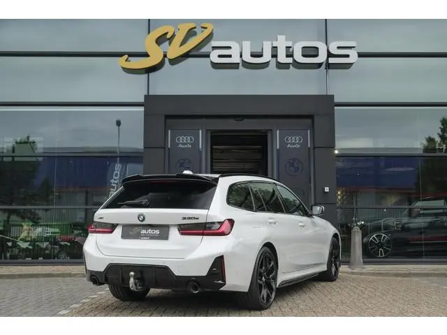 BMW 3-serie Touring 330e xDrive M-sport M3 stoelen Panoramadak *SOH 98%* Memory *BTW* Black pack NLa...
