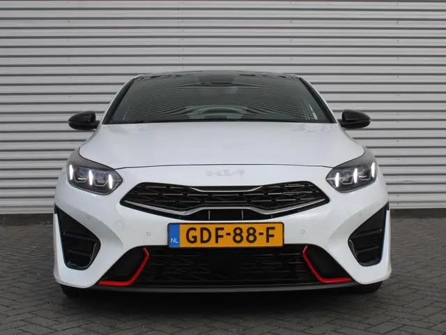 Kia ProCeed 1.6 T-GDI GT | 204PK! | Stuur-/stoelverwarming | Schuifdak | Camera | Stoelgeheugen | LE...