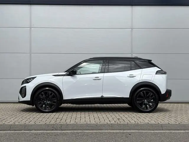 Peugeot 2008 1.2 Hybrid 145 GT | Panoramisch schuifdak | Stoelverwarming | Camera | Apple Carplay/An...
