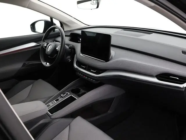 Skoda Enyaq 50 150pk · SOH 92% · Apple/Android Car Play · Camera · Navigatie · Cruise Control · 19''...