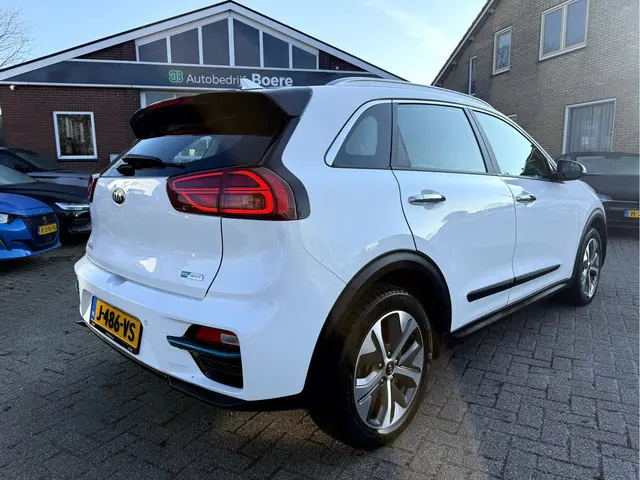 Kia e-Niro DynamicLine 64 kWh 3-Fase, Navi, Camera, Carplay, DAB