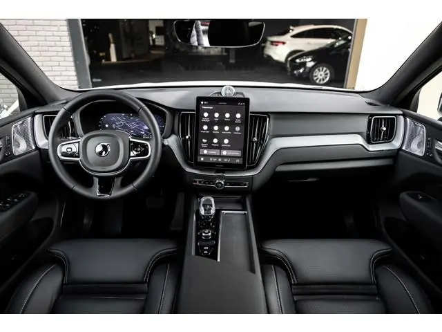 Volvo XC60 2.0 T8 AWD U Black Edition | Facelift | B&W | Massage | Trekhaak
