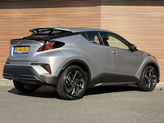 Toyota C-HR 2.0 Hybrid Dynamic Navi / Adapt. Cruise / Camera / Telefoon / DAB+
