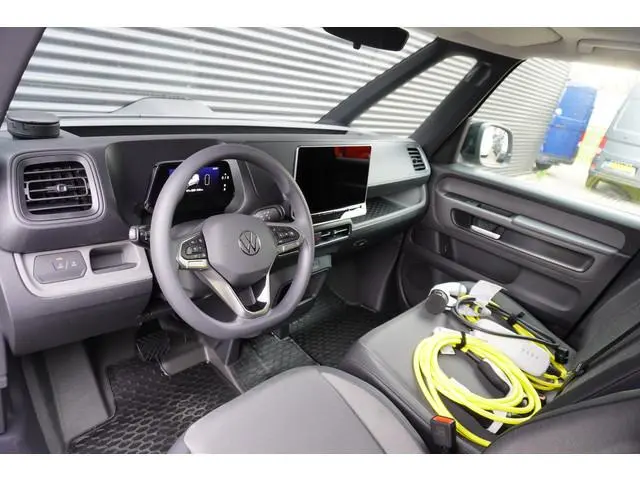 Volkswagen ID. Buzz Cargo 79kWh Accu 286 PK Achterdeuren 3-Zits Camera ACC Trekhaak Cruise Standkach...