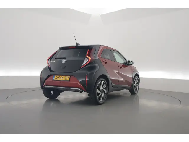 Toyota Aygo X 1.0 VVT-i MT Envy | Rijklaar! | Navi | Apple CarPlay | Adapt. Cruise | Camera | 18''