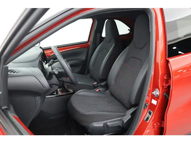 Toyota Aygo X 1.0 VVT-i MT Envy | Rijklaar! | Navi | Apple CarPlay | Adapt. Cruise | Camera | 18''
