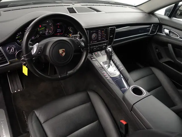 Porsche Panamera 3.0 S E-Hybrid Dealer Onderhouden, Schuifdak, Bose Surround Audio, Camera, Leder In...