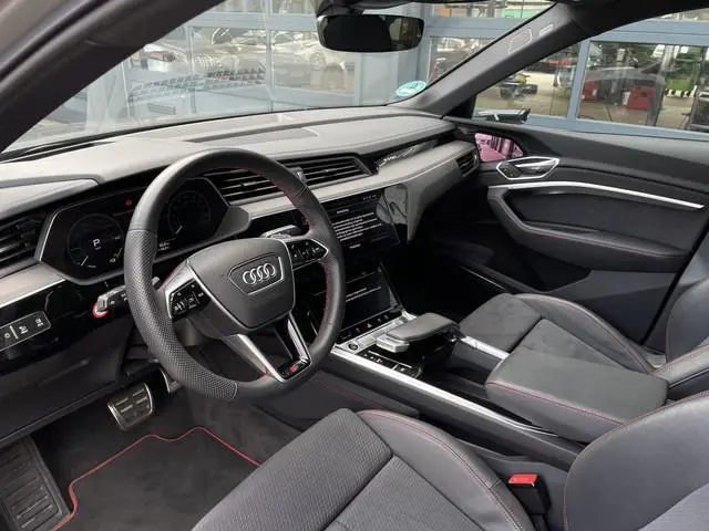 Audi Q8 Sportback e-tron 55 quattro Edition 115 kWh | Panoramadak | Bang en Olufsen | Trekhaak
