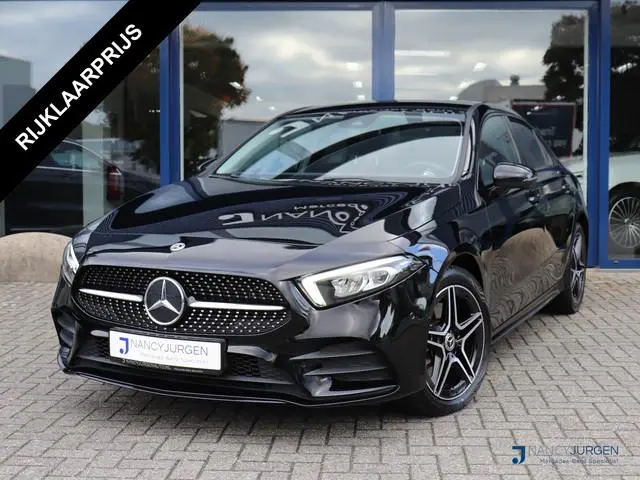 Mercedes-Benz A-klasse 250 e Business | AMG | Ambiente | Camera | MBUX | Night Pakket | Park Assist...