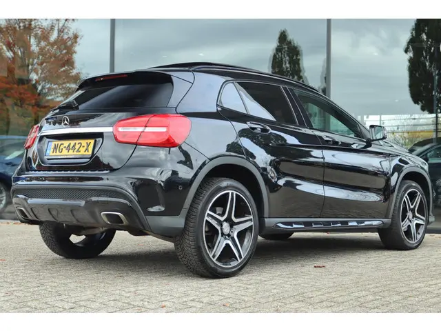 MERCEDES-BENZ GLA-KLASSE 200 PRESTIGE AUT. AMG | PANO | CAMERA | LEDER | XENON | HARMAN/KARDON | ACC...