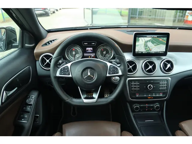 MERCEDES-BENZ GLA-KLASSE 200 PRESTIGE AUT. AMG | PANO | CAMERA | LEDER | XENON | HARMAN/KARDON | ACC...