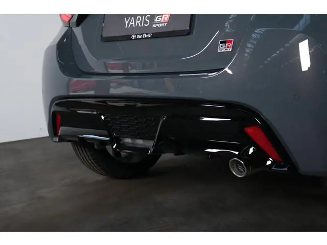 Toyota Yaris 1.5 Hybrid 130 GR Sport, Plus pack, Nieuw en in juni leverbaar met € 2.000,- voordeel