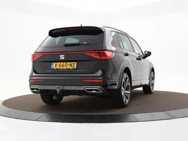 SEAT Tarraco 1.5 TSI 150pk DSG FR Business Intense 7p. · 360 Camera · Wegklapbare Trekhaak · 7 Perso...