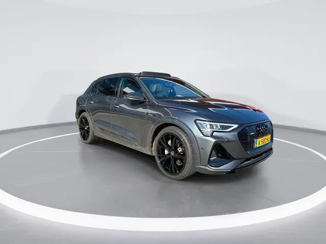 Audi e-tron 55 Quattro S Edition 95 kWh · Panoramadak · Camera ·  Luchtvering · Matrix LED · Elek. V...