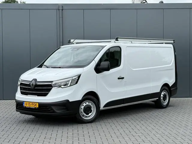 Renault Trafic 2.0 dCi 150 PK AUTOMAAT / L2H1 / 27.349 KM!! / TREKHAAK / IMPERIAAL / 3-ZITS / CAMERA...