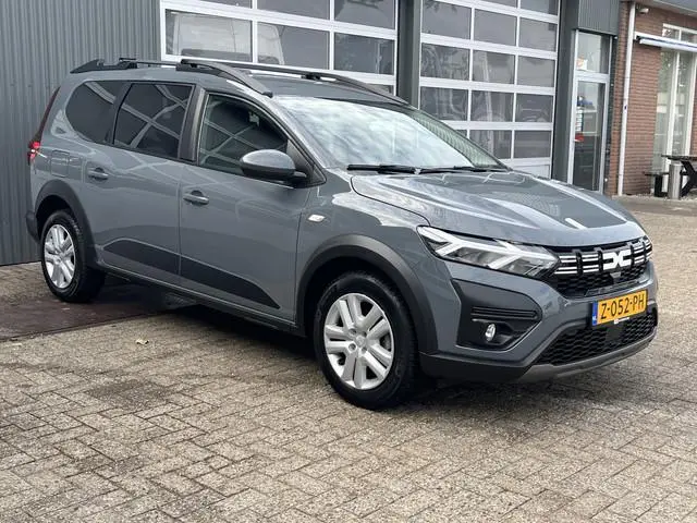 Dacia Jogger 1.0 TCe 110 Expression 7p. Airco Cruise controle Stuurwielbediening Telefoonverbinding...