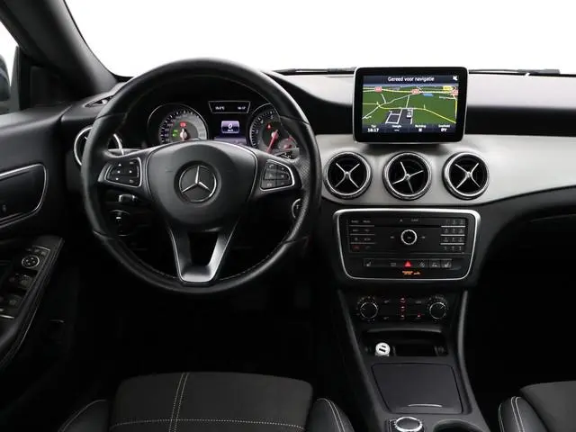 Mercedes-Benz CLA-klasse Shooting Brake 180 URBAN AUT. + 18 INCH | SPORTSTOELEN | STOELVERW. | GROOT...