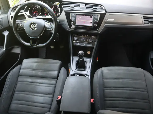 Volkswagen Touran 1.2 TSI Connected Series 7 Persoons