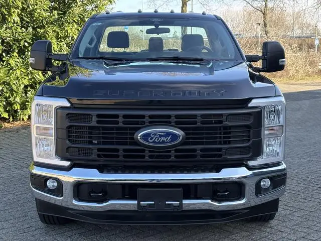 Ford F350 6.7L Turbo V8 Power Stroke Chassis DRW