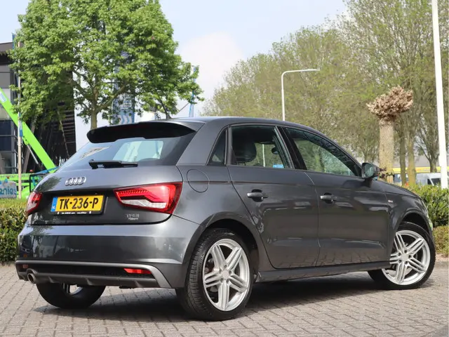 Audi A1 Sportback 1.0 TFSI Advance Sport Navi / Airco / Cruise / Lm17'' /  S-LINE