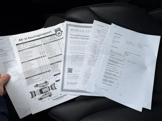 Mercedes-Benz EQC 400 4MATIC Business Solution AMG 80 kWh VAN: €37.900,- VOOR: €35.877,- UW EINDEJAARSVOORDEEL: €2.023,-| ADAPTIVE CRUISE CONTROL| ELEK. ACHTERKLEP| CAMERA