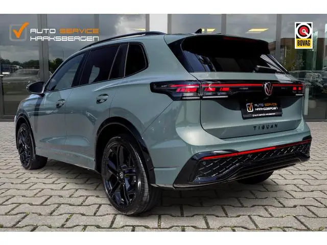 Volkswagen Tiguan 1.5 eHybrid R-Line | Trekhaak | 360 Camera | 20 Inch | Cipressino Grün |