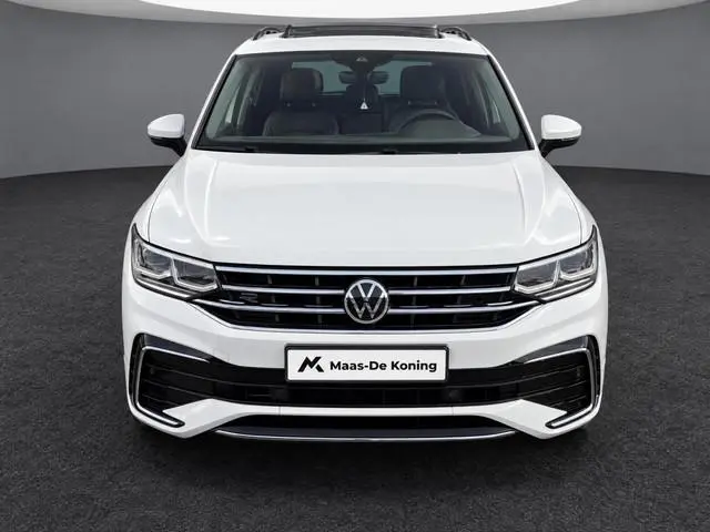 Volkswagen Tiguan 1.4 TSI 245pk DSG eHybrid R-Line Business+ · Panoramadak · Camera · Wegklapbare Tr...