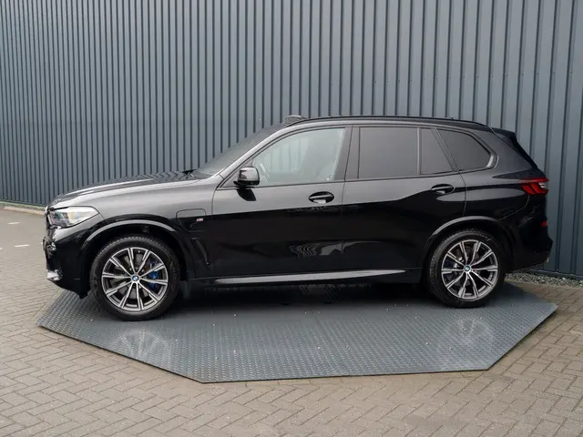 BMW X5 xDrive45e High Executive | M-Sport | Pano | Trekhaak | 360 Camera | Head Up | Luchtvering | Prijs Rijklaar!!