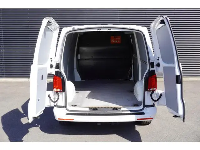Volkswagen Transporter 150pk Automaat L2H1 Navigatie Camera Parkeersensoren Apple carplay