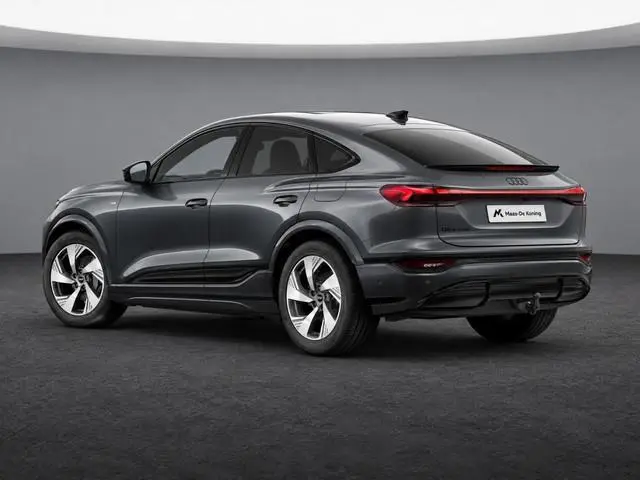 Audi Q6 Sportback e-tron S edition 83 kWh 252 PK · Glazen panoramadak · Trekhaak elek. wegklapbaar ·...