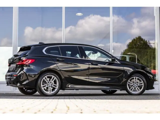 BMW 1-serie 120i M-Pakket | NL Auto | LED