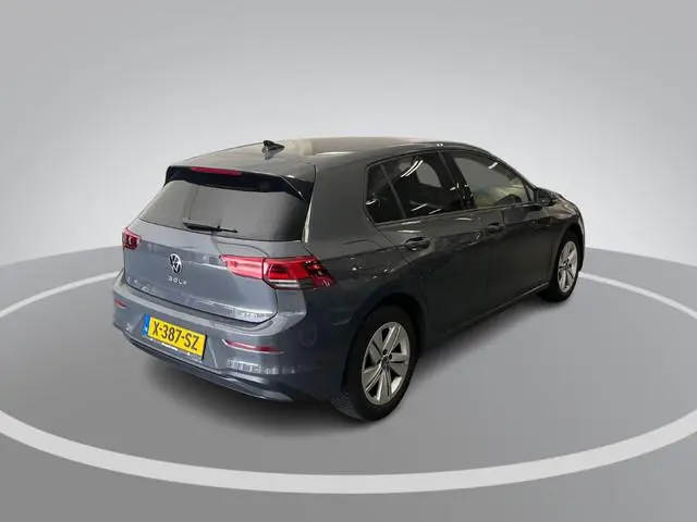 Volkswagen Golf 1.0 eTSI 110pk DSG Life · Camera · Apple/Android Car Play · Navigatie · Sfeerverlich...