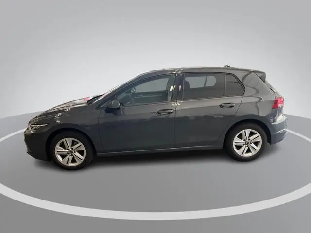 Volkswagen Golf 1.0 eTSI 110pk DSG Life · Camera · Apple/Android Car Play · Navigatie · Sfeerverlich...