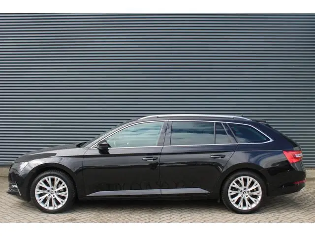 ŠKODA Superb Combi 1.4 TSI iV Business Virtual-Cockpit Afn.-trekhaak Memory-Stoelen Leer/Alcantara...