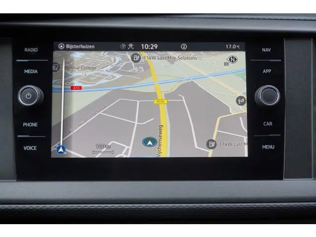 Volkswagen Transporter 150pk L2H1 Apple Carplay Parkeersensoren Navigatie Achterdeuren Cruise contro...