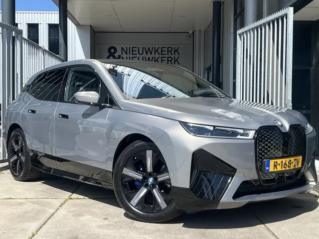 BMW iX