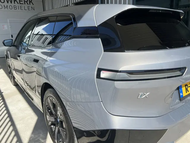 BMW iX