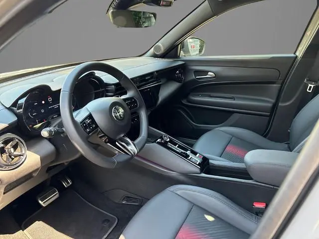 Alfa Romeo Junior 1.2 Turbo Hybrid Ibrida Speciale | Navigatie | Parkeersensoren | Camera | Apple Ca...