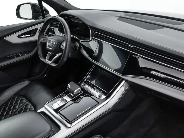 Audi Q7 55 TFSIe 381pk Tiptronic Quattro Pro Line S · SOH 97,2% · Panoramadak · 360 Camera · Luchtve...
