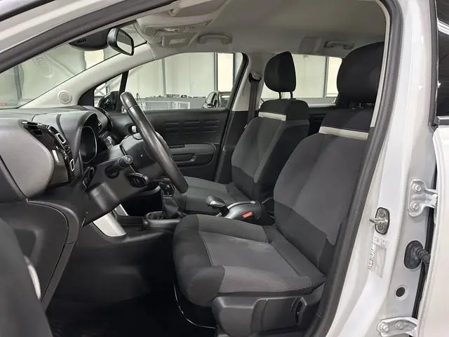 Citroën C3 Aircross 1.2 PureTech Feel | Trekhaak | Camera | Navi | Carplay | Draadloze lader