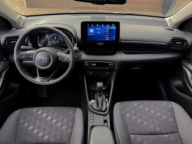 Toyota Yaris 1.5 Hybrid 115 First Edition - Apple Carplay, Stoelverwarming, Airco, Achteruitrijcamer...