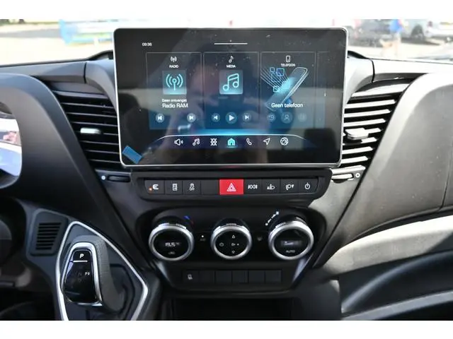 Iveco Daily 35S18 3.0 180 pk Hi-Matic Chassis cabine ACC, Geveerde stoel, Apple Carplay/Android Auto